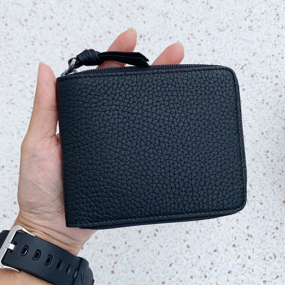 NWT Authentic Bottega Veneta Lux Pebbled Calf Leather Zip Round Wallet Black